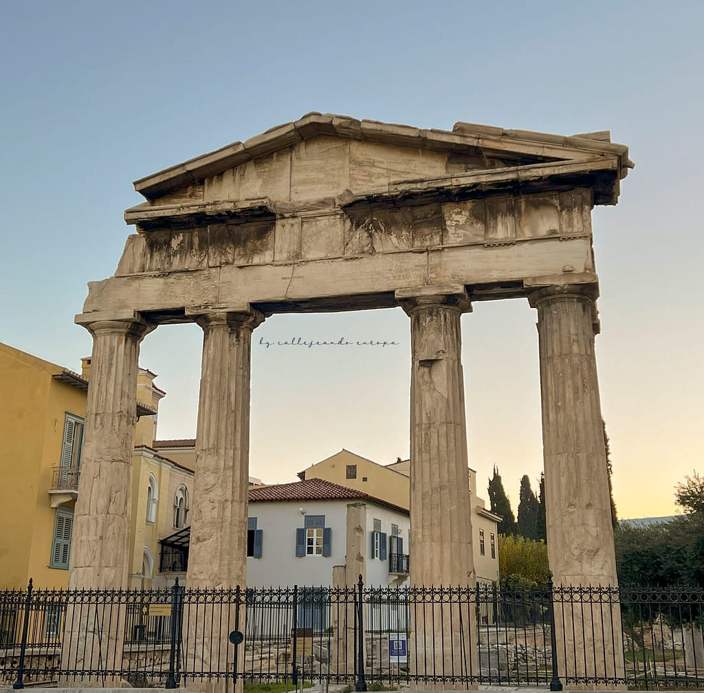 Agora Romana en la antigua Roma, con columnas y ruinas históricas