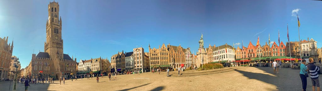 PANORÁMICA DE LA GROTE MARKT EN BRUJAS