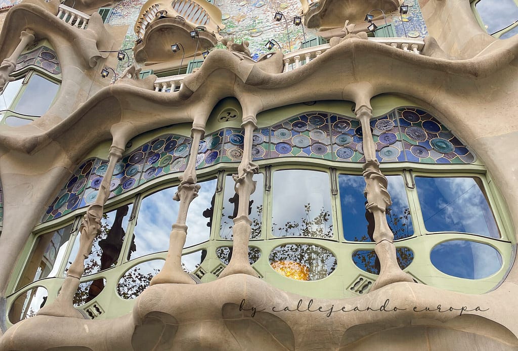 Exterior de la Casa Batlló, Barcelona OTRA VISITA IMPRESCINDIBLE / Must-Visit Places with Your Dog in Barcelona