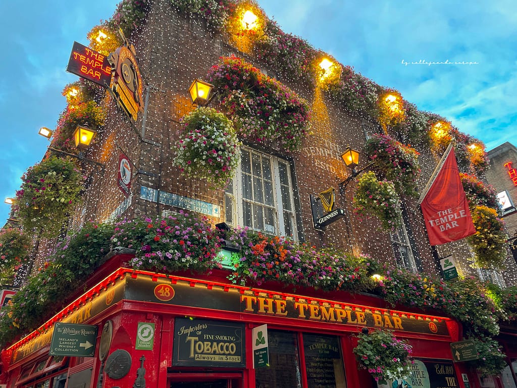 VISTA EXTERIOR DEL FAMOSO BAR TEMPLE BAR