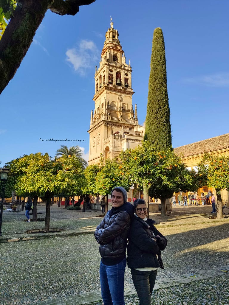 CALLEJEANDO EUROPA EN EL PATIO DE LOS NARANJOS DE LA MEZQUITA CATEDRAL DE CORDOBA