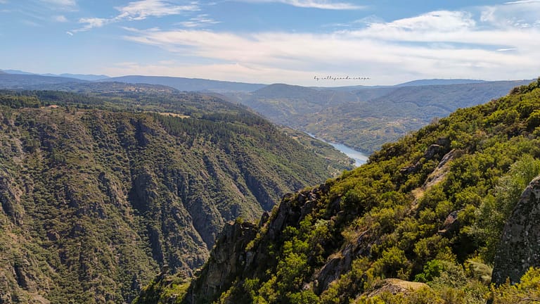 Balcones de Madrid en la Ribeira Sacra, Galicia: vistas panorámicas desde uno de los miradores más emblemáticos de la zona