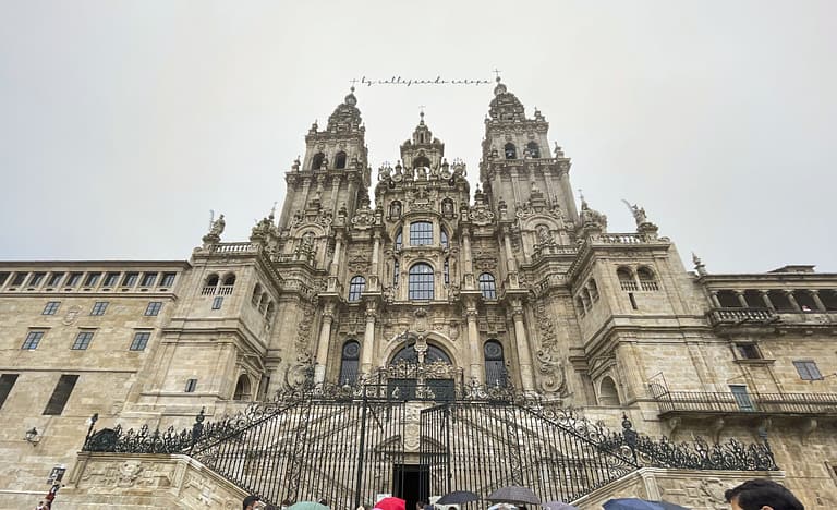 VISTA DE LA FACHADA DE SANTIAGO DE COMPOSTELA