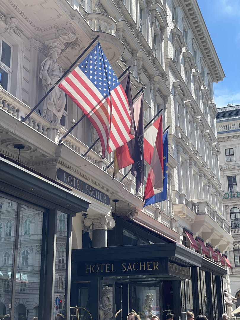 alojamiento en Viena hotel Sacher - PET FRIENDLY