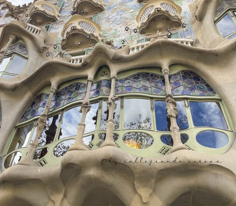 Exterior de la Casa Batlló, Barcelona OTRA VISITA IMPRESCINDIBLE / Must-Visit Places with Your Dog in Barcelona